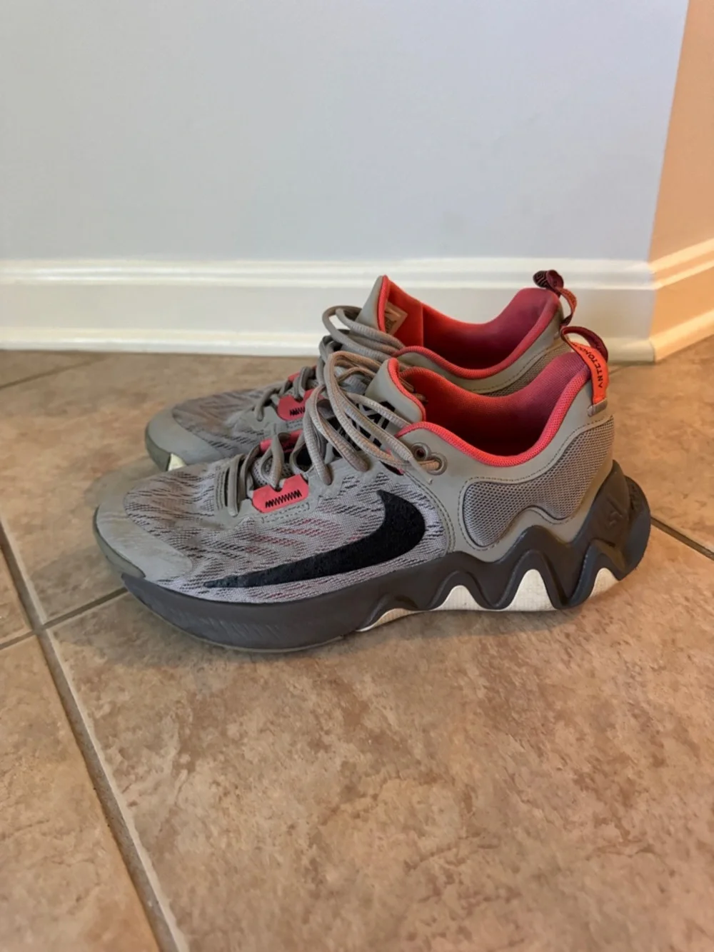 🏀 Nike - Giannis Immortality 2 'Cobblestone' size 9.5, like new baskeball shoes